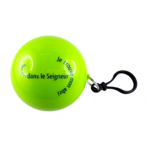 PONCHO DE PLUIE VERT DANS UNE BOULE DE 7 CM PS 91 V1